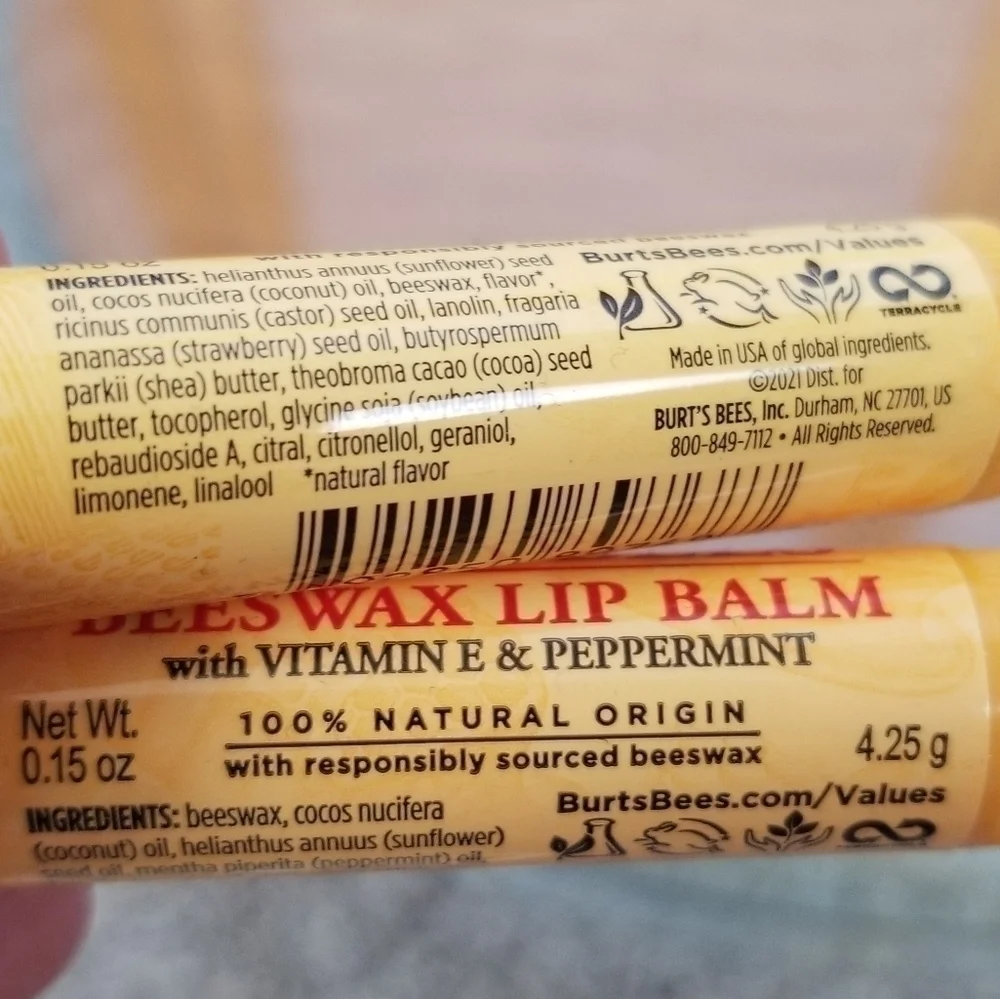 BURT'S BEES Lip Balm Bundle of 2 Moisturizing Beeswax Vit E Strawberry